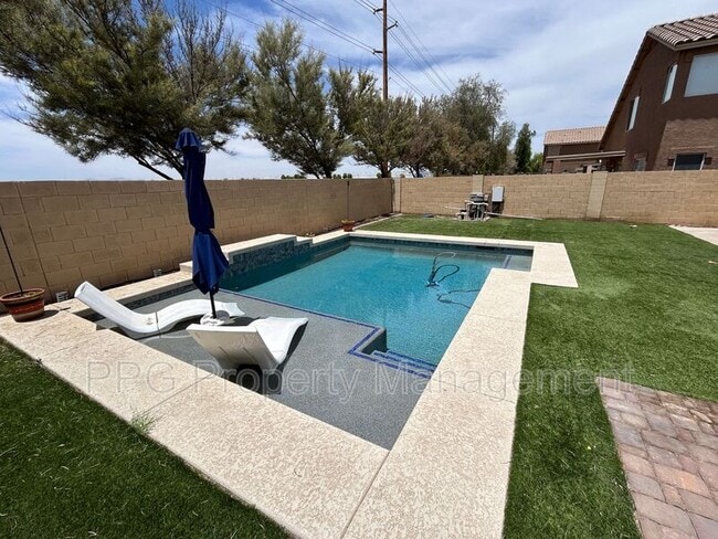 property at 2020 S 66th Ln