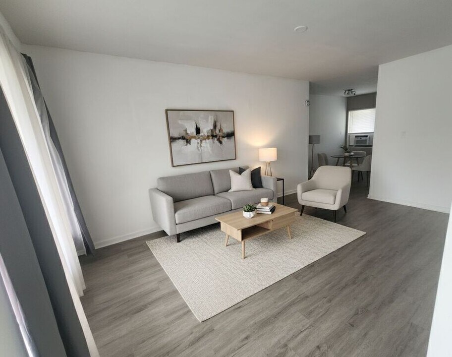 664 W 2nd St in West Palm Beach, FL - Building Photo