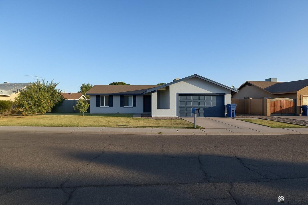 2716 W Oakwood Ln in Yuma, AZ - Building Photo