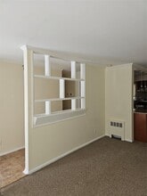 102 Birchwood Park Dr in Syosset, NY - Building Photo - Building Photo