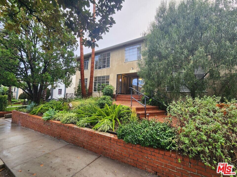 1321 Laurel Ave in West Hollywood, CA - Building Photo