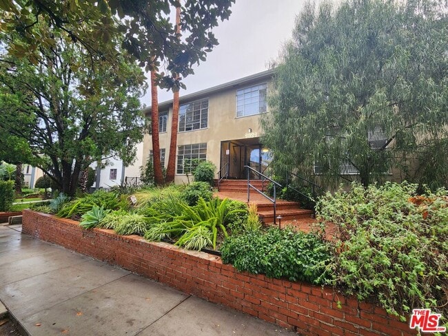 property at 1321 Laurel Ave