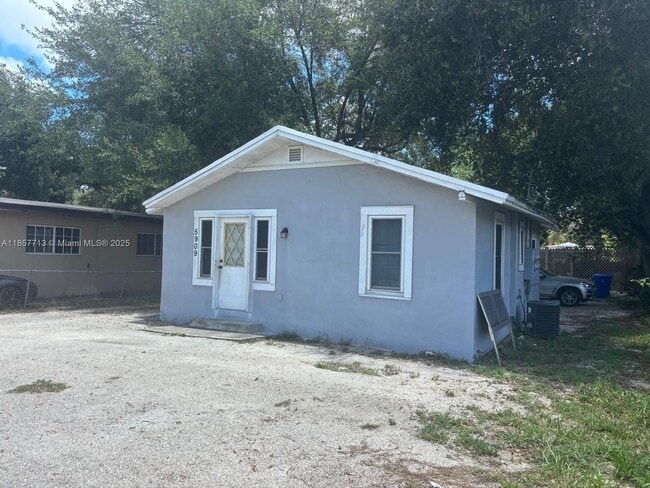 5909 NW 5th Ct in Miami, FL - Building Photo - Building Photo