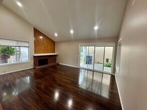 425 Juniper Ave in Santa Ana, CA - Building Photo - Building Photo