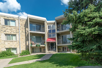 Richland Court in Richfield, MN - Foto de edificio - Building Photo