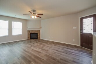 16746 Warbler Dr in Conroe, TX - Building Photo - Building Photo