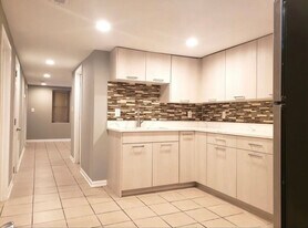 2214 N Mango Ave in Chicago, IL - Building Photo