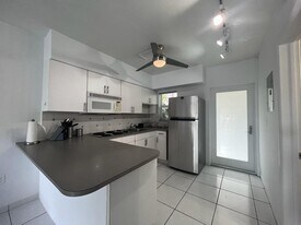 1420 Pennsylvania Ave, Unit 209 in Miami Beach, FL - Building Photo
