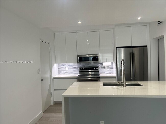 900 River Reach Dr in Fort Lauderdale, FL - Building Photo - Building Photo