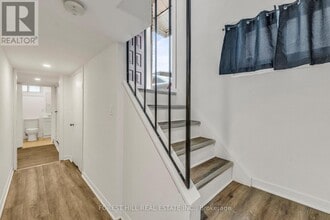 5 Woodenhill Ct in Toronto, ON - Building Photo - Building Photo