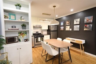 1304 Summit St in Austin, TX - Building Photo - Building Photo