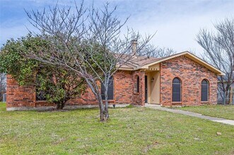1906 Stockton Trail in Grand Prairie, TX - Building Photo - Building Photo