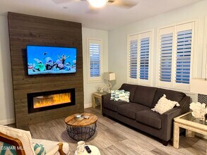 170 Houston Dr in Thousand Oaks, CA - Foto de edificio - Building Photo