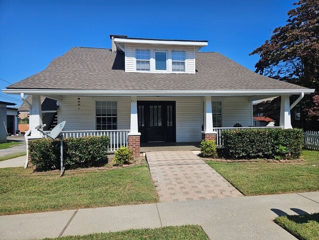 property at 711 Neff St