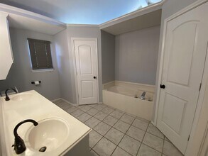 6819 5th St in Lubbock, TX - Building Photo - Building Photo