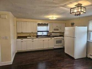 22 Cortelyou St E in Huntington Station, NY - Building Photo - Building Photo