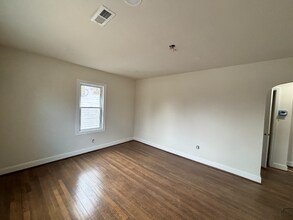 1168 Lockland Ave in Winston-Salem, NC - Foto de edificio - Building Photo