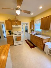 1096 Fellsway, Unit 1 in Medford, MA - Building Photo - Building Photo