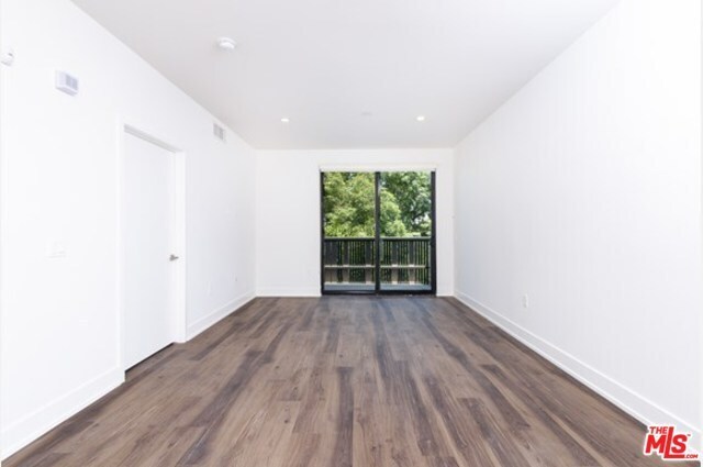 129 S Kings Rd-Unit -ph2 in Los Angeles, CA - Building Photo - Building Photo