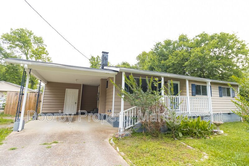 304 McDonald Dr in Rossville, GA - Building Photo