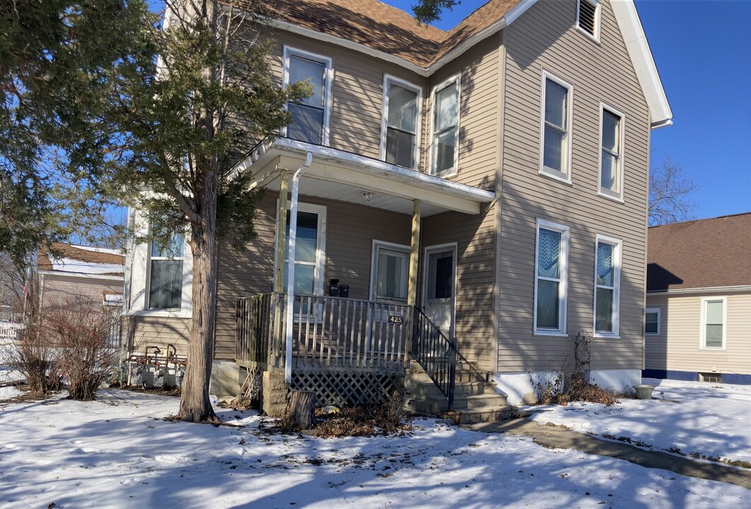 425 Marcy St, Unit 2nd. Floor in Ottawa, IL - Building Photo