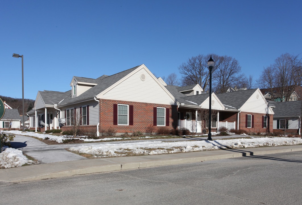 Laurel Commons in Winsted, CT - Building Photo