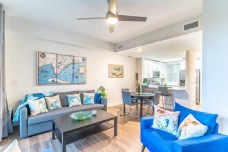 3260 Mangrove Point Dr in Ruskin, FL - Foto de edificio - Building Photo