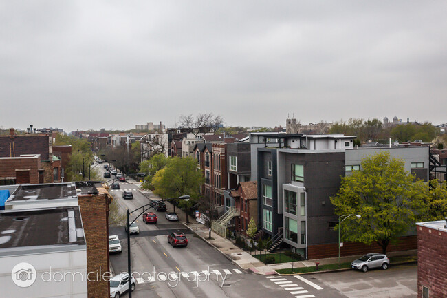 1815 W Armitage Ave, Unit 3 in Chicago, IL - Building Photo - Building Photo