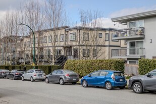 2263 Triumph St in Vancouver, BC - Building Photo