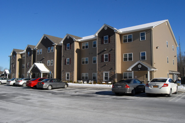 Oakridge Apartments in Middletown, NY - Building Photo - Building Photo