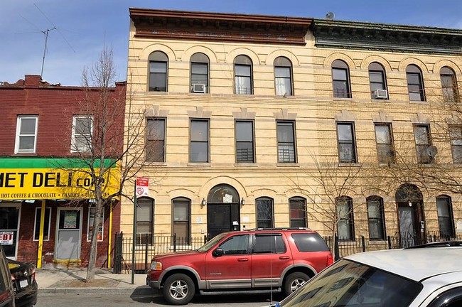 53 Arlington Ave in Brooklyn, NY - Foto de edificio - Building Photo