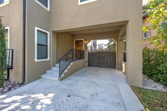 494 S Marengo Ave, Unit 494 in Pasadena, CA - Building Photo - Building Photo