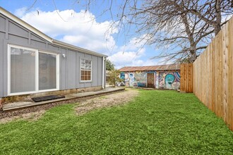 208 W Elliott St in Austin, TX - Building Photo - Building Photo