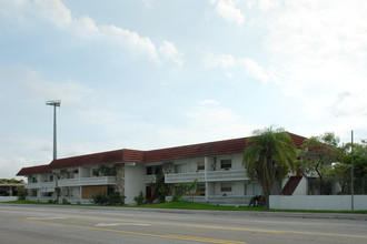 1825 Ludlam Rd in Miami, FL - Building Photo - Building Photo