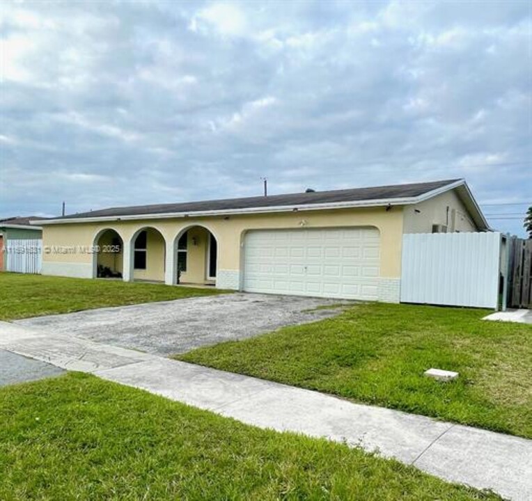 9565 NW 19th Pl in Sunrise, FL - Building Photo