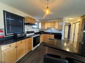 2505 Girard Pl in Union, NJ - Building Photo - Building Photo