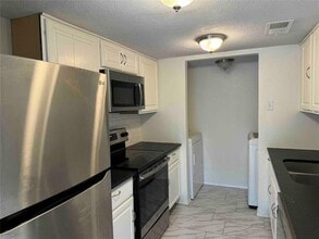 919 S Weatherred Dr in Richardson, TX - Building Photo - Building Photo