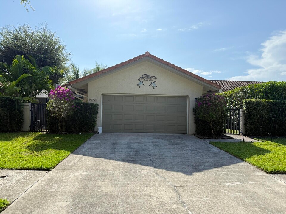 1725 NW 22nd Ave in Delray Beach, FL - Building Photo