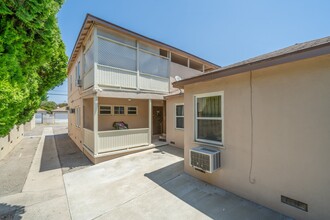 12727 Oxnard St in North Hollywood, CA - Building Photo - Building Photo