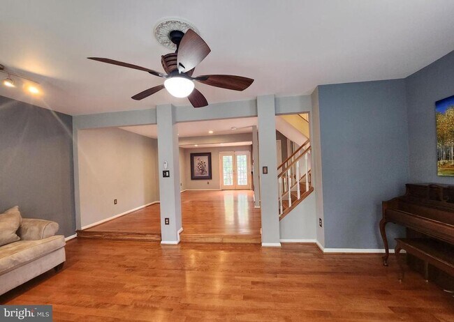 13923 Middle Creek Pl in Centreville, VA - Building Photo - Building Photo