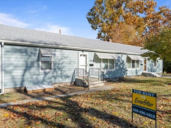 1006 Van Giesen St in Richland, WA - Building Photo - Building Photo
