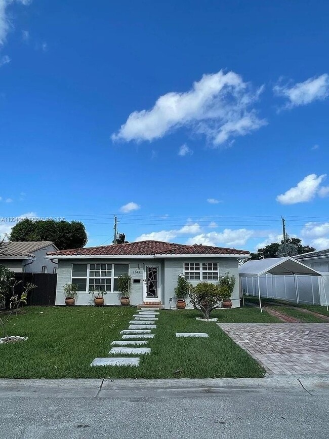 1143 Lincoln St in Hollywood, FL - Building Photo - Building Photo