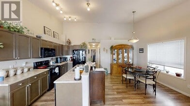 9022 92 Ave in Grande Prairie, AB - Building Photo - Building Photo