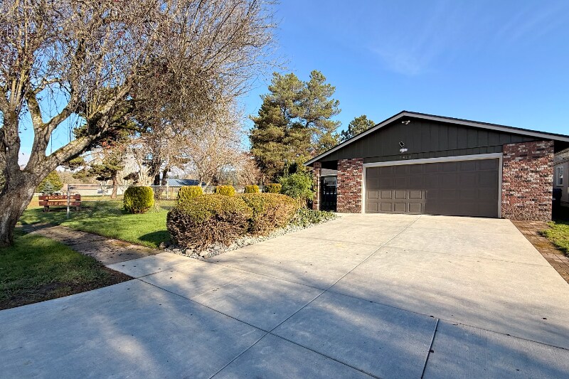 2414 48th Ave in Longview, WA - Building Photo