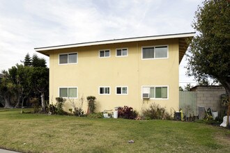 6601 Ginger Ln in Westminster, CA - Foto de edificio - Building Photo