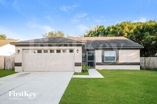 4711 S Dawnmeadow Ct in Plant City, FL - Building Photo