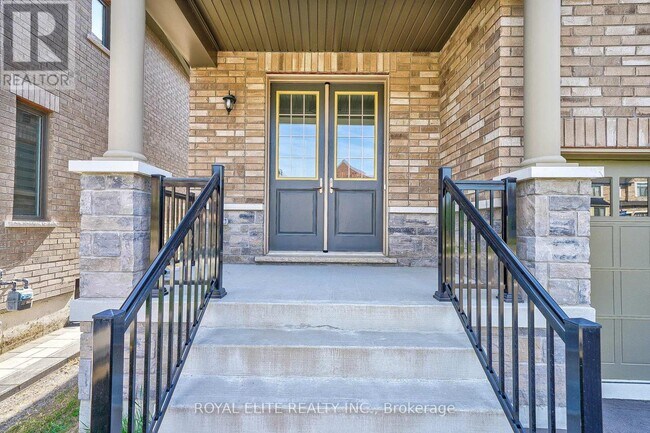 10 Capstan Ct. in Whitby, ON - Building Photo - Building Photo