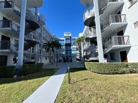 5300 W 21st Ct in Hialeah, FL - Building Photo