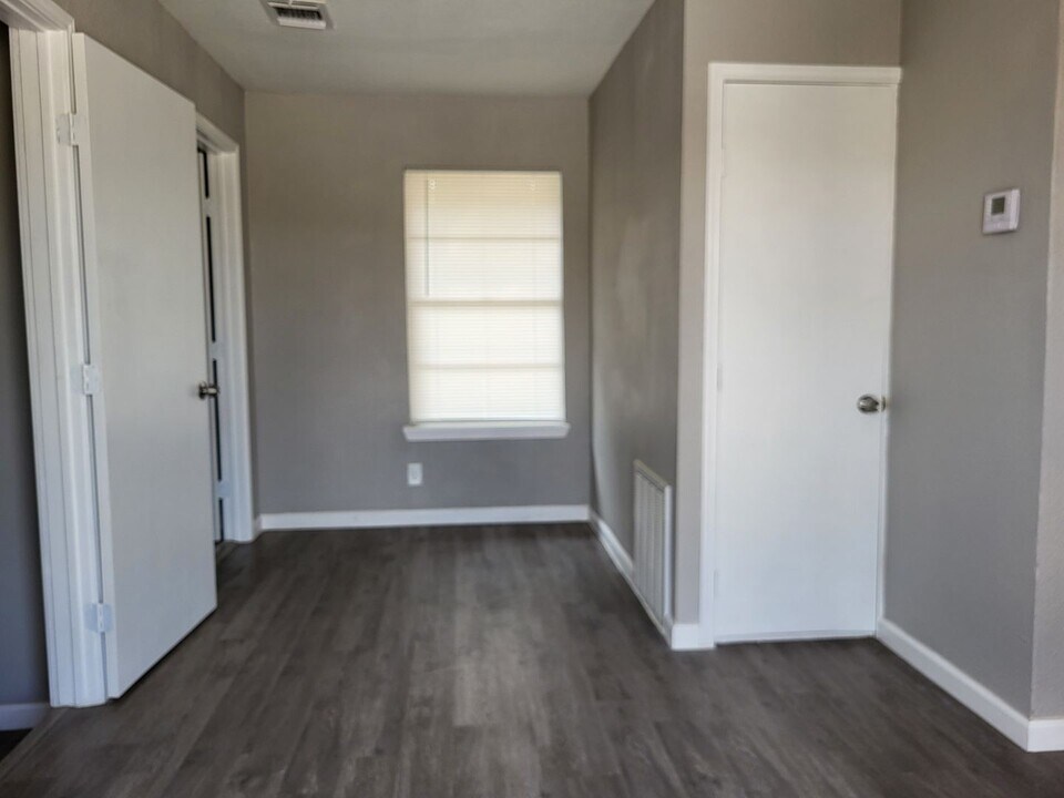 703 Milvid Ave in San Antonio, TX - Building Photo