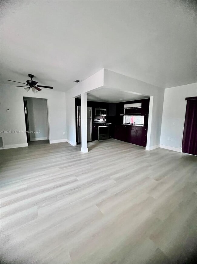 11431 NW 35th St in Sunrise, FL - Building Photo - Building Photo